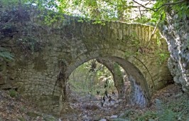 Το γεφύρι της Γκούρας