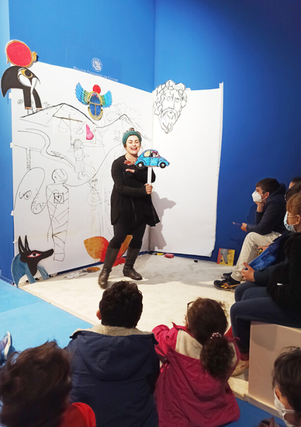 Στιγμιότυπο κατά τη διάρκεια της εκδήλωσης για παιδιά από  τη συγγραφέα και εικονογράφο Λήδα Βαρβαρούση.